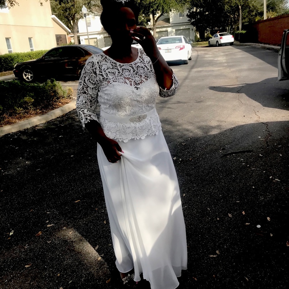 Gorgeous wedding dress for a BARGAIN.